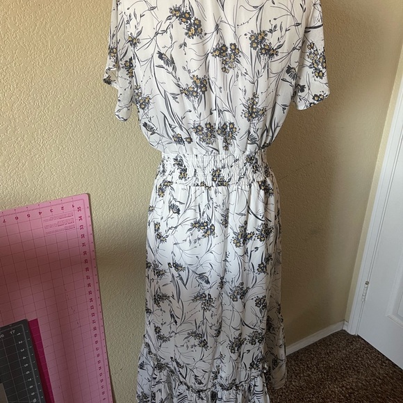 Shirred waisted dress with ruffled hem - Picture 2 of 6